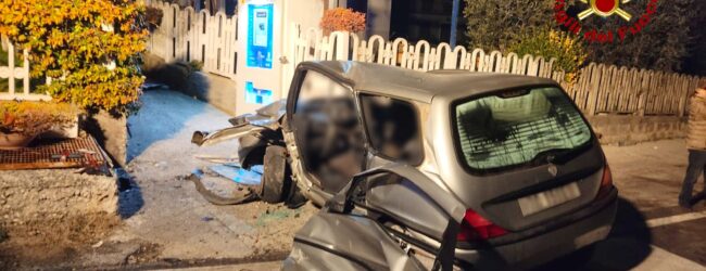 Sant’Angelo dei Lombardi| Con la sua auto contro un muretto, 20enne in eliambulanza al Cardarelli