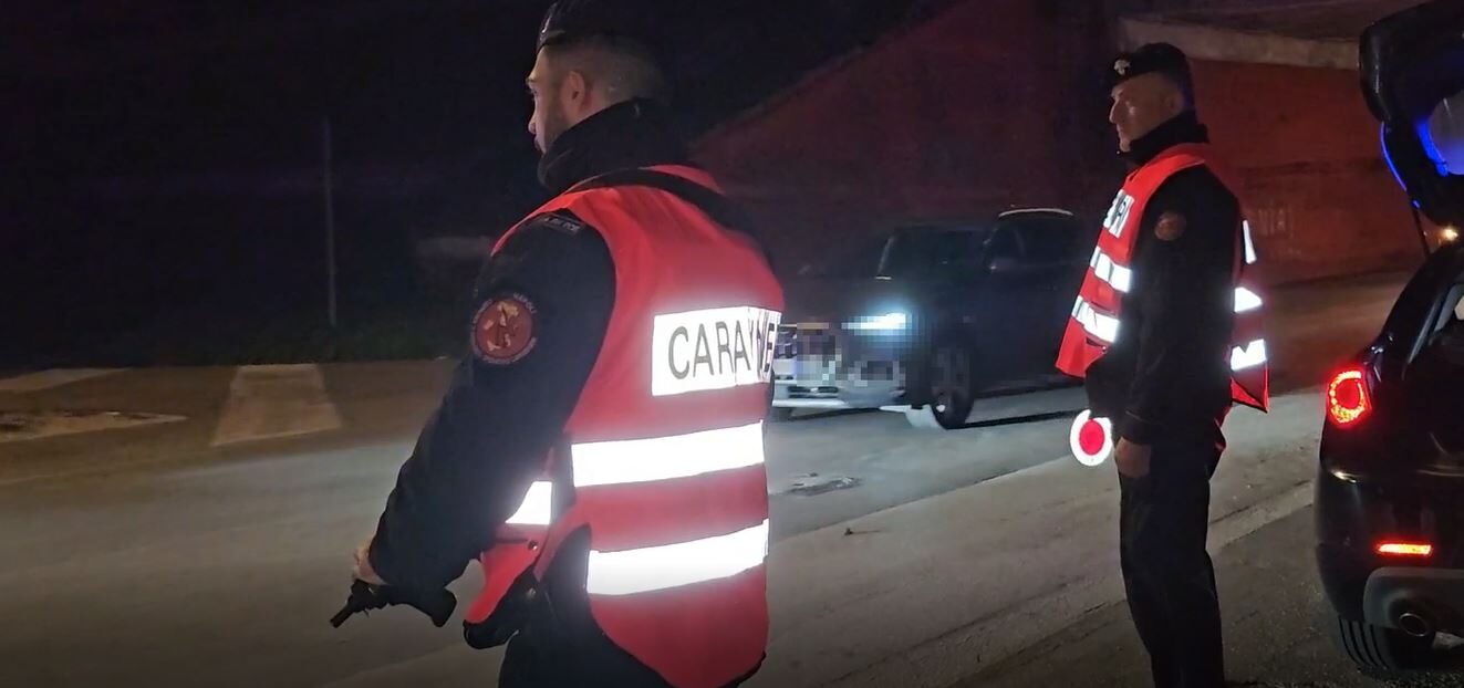 Alta Irpinia, blitz dei Carabinieri: trovate armi e munizioni, tre denunciati