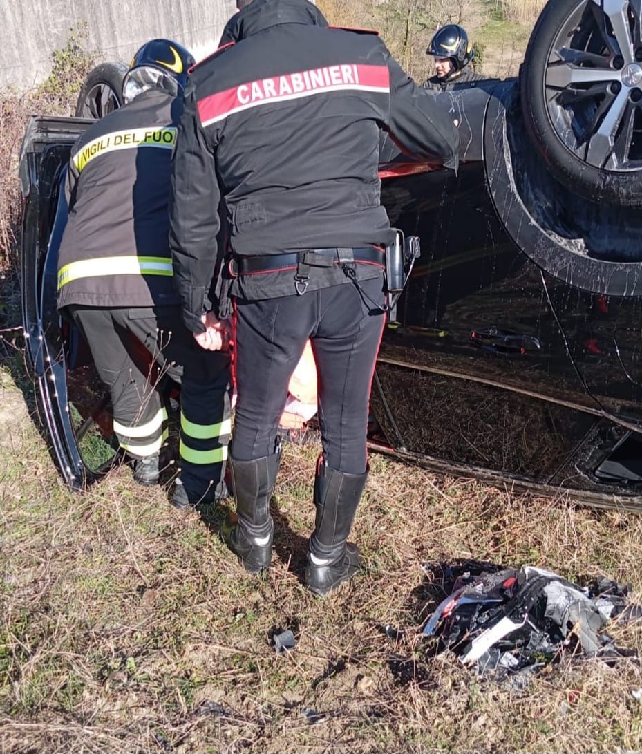 Sant’Angelo dei Lombardi| Si ribalta con l’auto sulla statale 400, ferito trasportato in ospedale