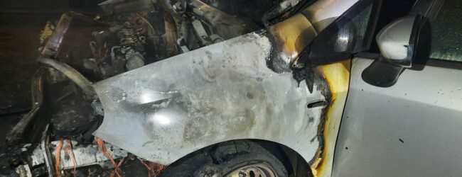 Auto in fiamme a Benevento, indagini in corso