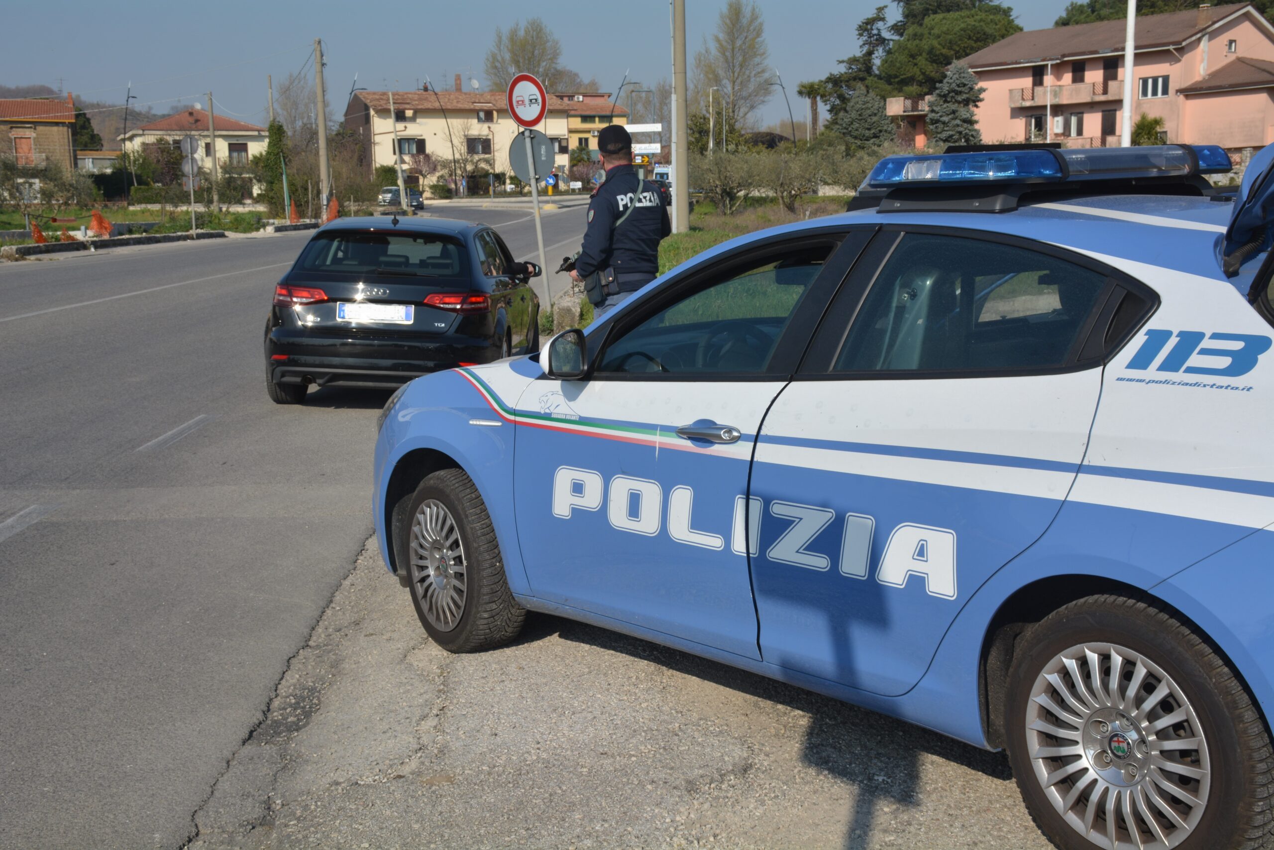 Controlli della Polizia a Benevento e Telese Terme: sequestrati coltelli