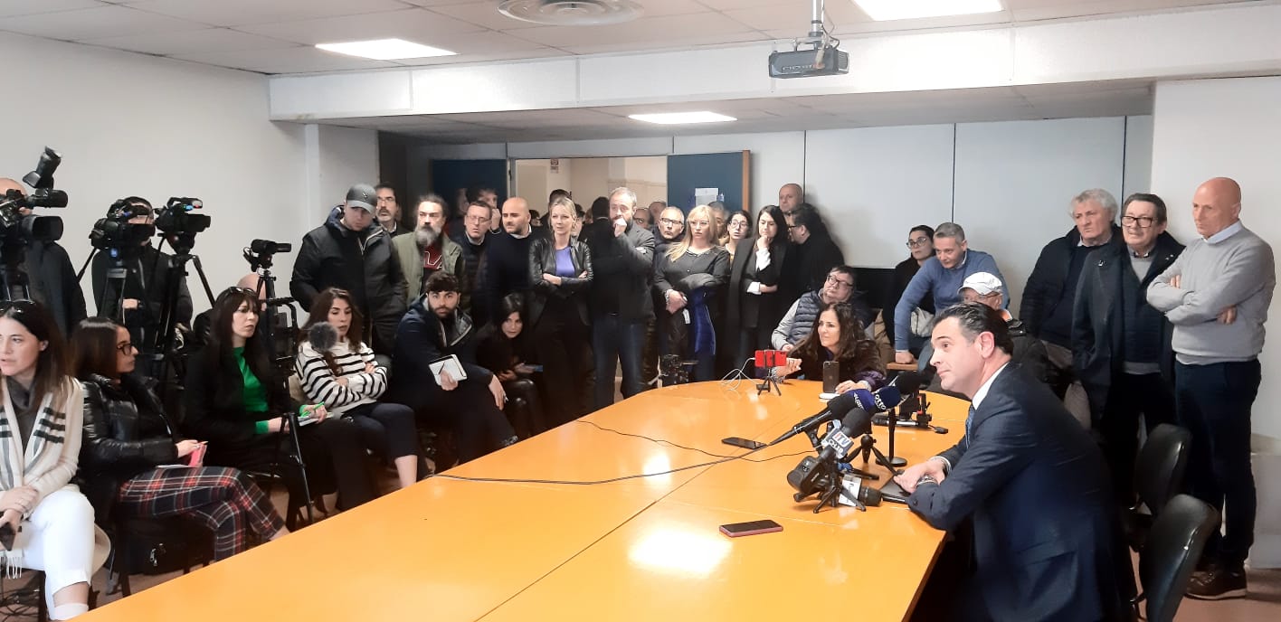 Sponsorizzazioni alla Del.Fes basket, perquisite le case di Festa e la madre. Il sindaco: indagini a 2 mesi dalle liste