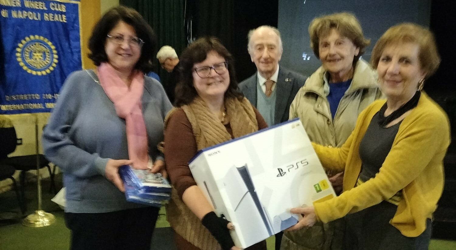 Donazione dal Club Inner Wheel di Napoli Reale di una playstation 5 e 5 videogiochi al carcere femminile di Pozzuoli