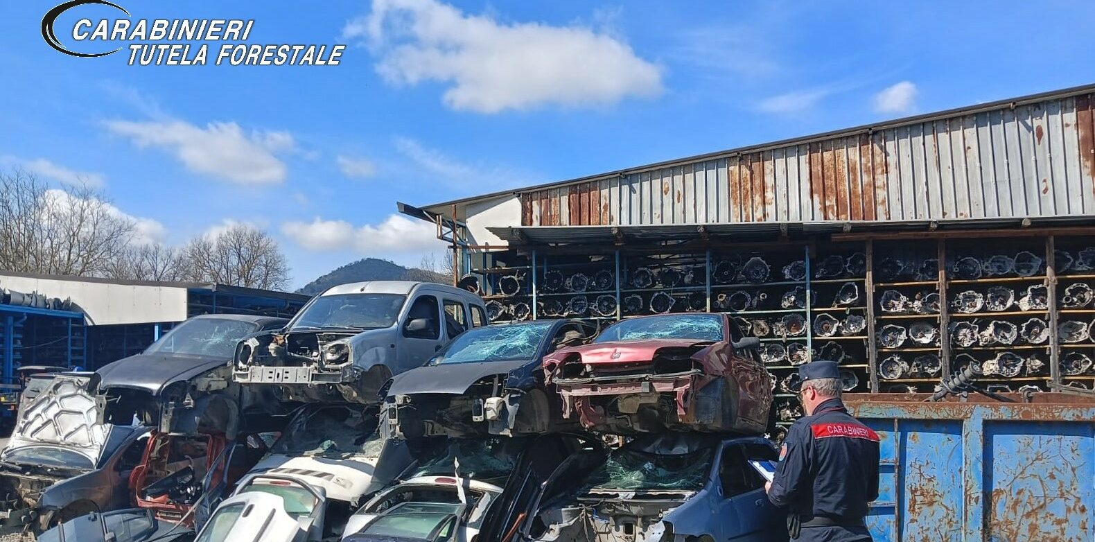 I Carabinieri Forestali sequestrano attivita’ di autodemolizione a Sant’Agata de’ Goti
