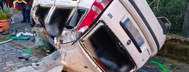 Marzano di Nola| Auto si ribalta con 5 ragazzi a bordo, tutti in ospedale
