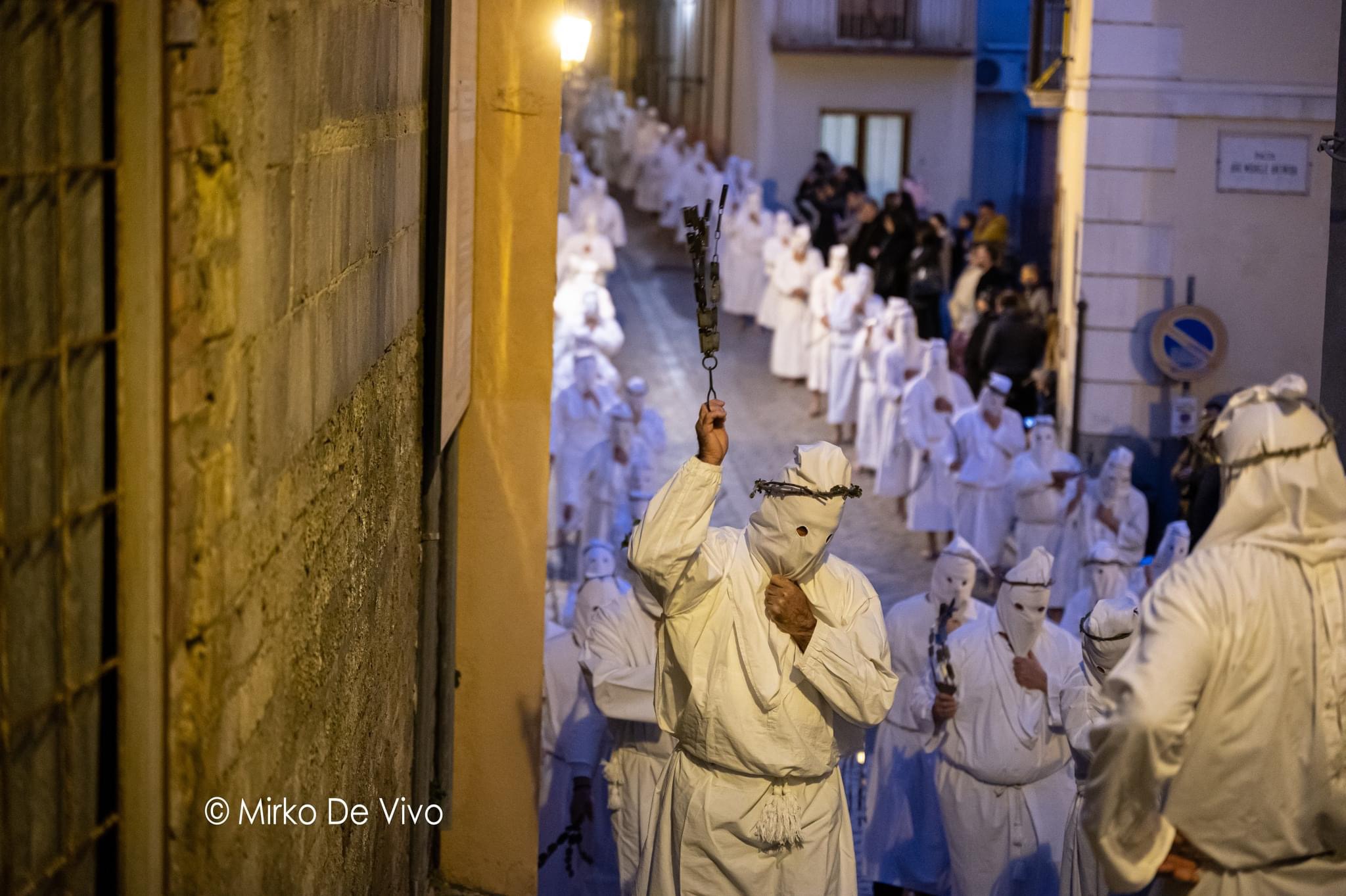 Venerdi santo, a San Lorenzo Maggiore la processione dei battenti
