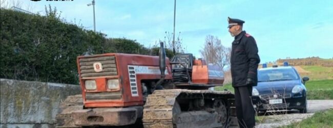Montefalcone in Val Fortore, i carabinieri ritrovano un trattore rubato da oltre 30 anni in Sicilia