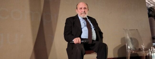 Galimberti apre il festival filosofico