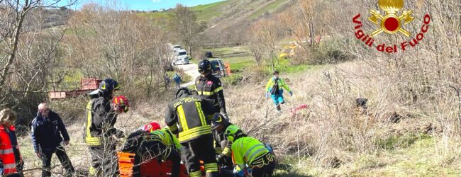 Bisaccia: si ribalta betoniera, muore l’autista