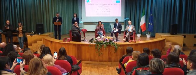Violenza di genere, a Benevento studenti a confronto con le istituzioni