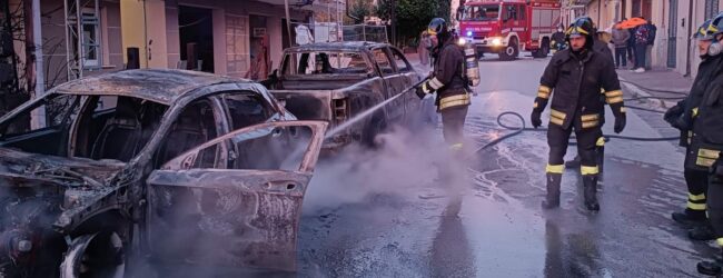 San Martino Valle Caudina: due auto in fiamme, danni anche alla rete del gas