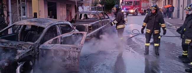 San Martino Valle Caudina: due auto in fiamme, danni anche alla rete del gas