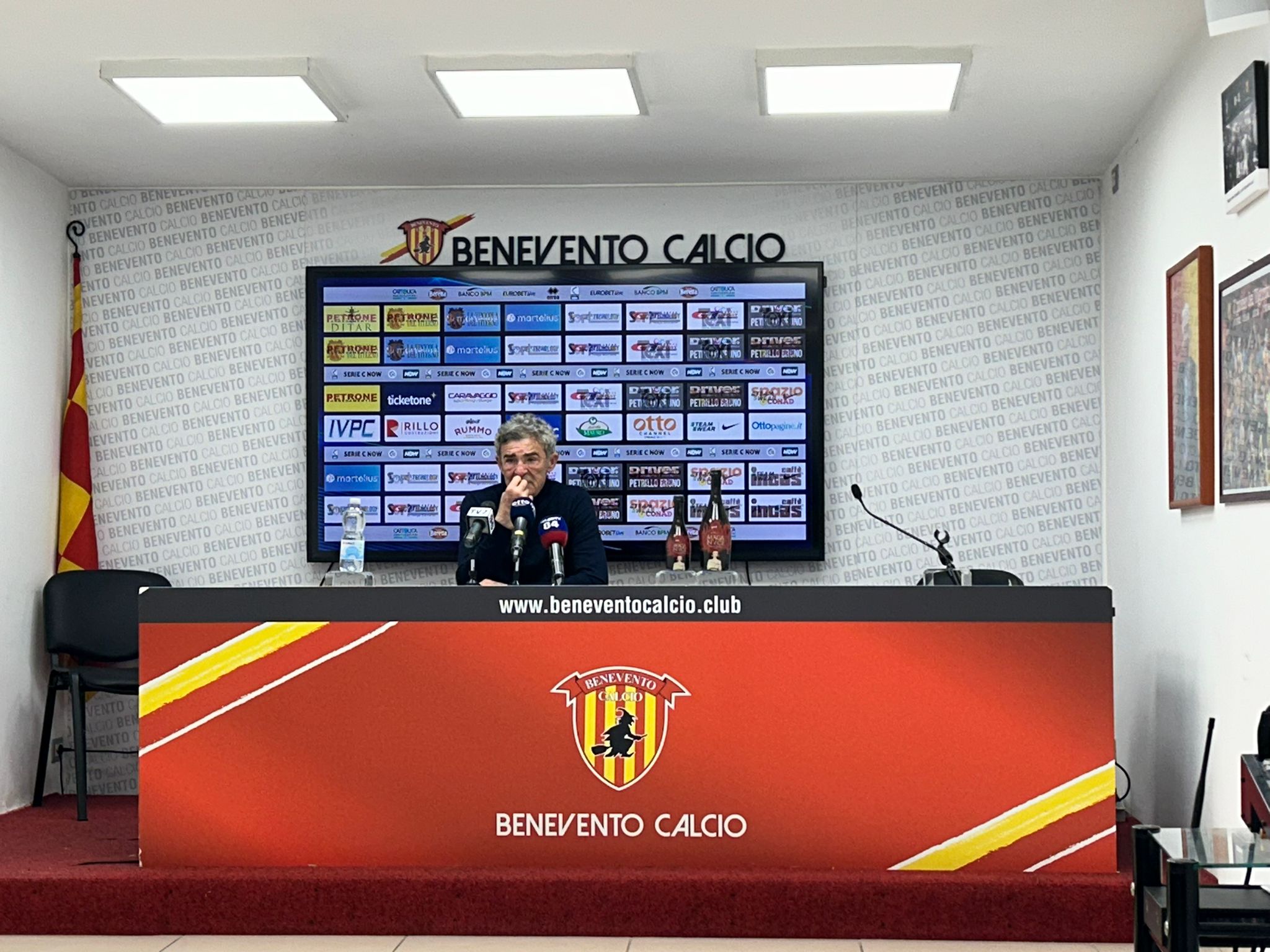 Benevento, Auteri: “Invito tutti ad avere pazienza, dobbiamo blindare il secondo posto. Al mio contratto ora non penso…”