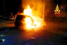 Avellino| Auto in fiamme nella notte, paura a rione Parco
