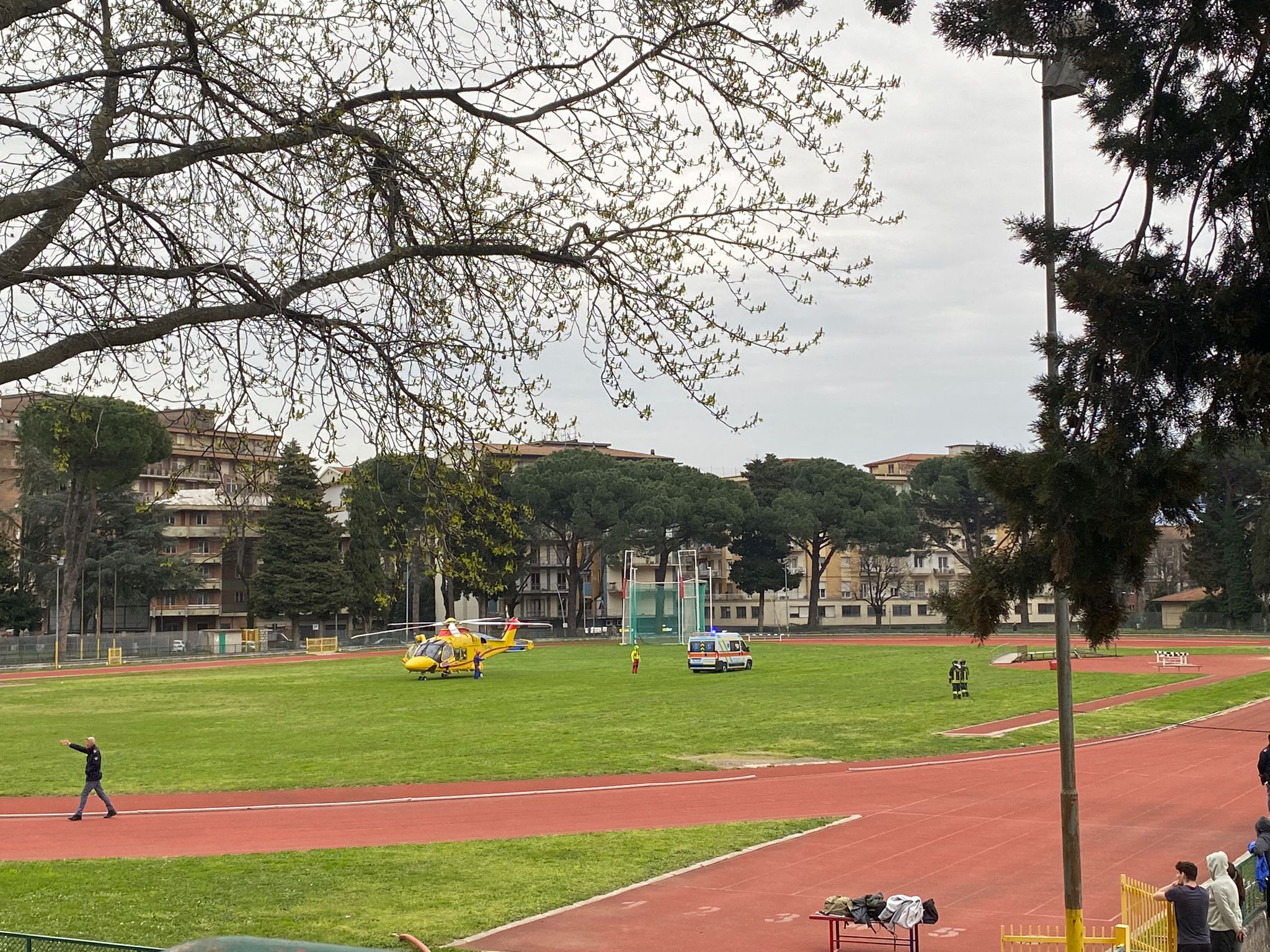 Aquilonia| Uomo si ribalta con il trattore, gravissime ferite a una gamba. Trasportato in eliambulanza, ora è al Moscati