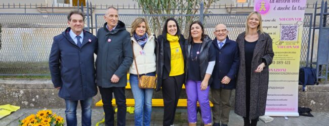 Avellino| Una panchina per sensibilizzare sull’endometriosi, il Comune sposa il progetto “Sediamoci sul  giallo: endopark”