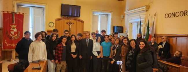 Il sindaco Mastella intervistato stamane dai ragazzi dell’Iti Bosco Lucarelli