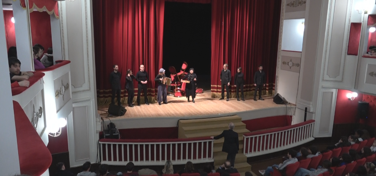 ‘Poesia e’ Vita’, al Teatro Comunale lo spettacolo per gli studenti