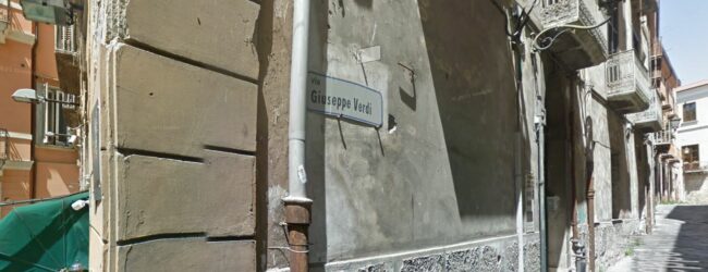 Domani chiusura temporanea al traffico di via Verdi nel tratto adiacente al Teatro comunale