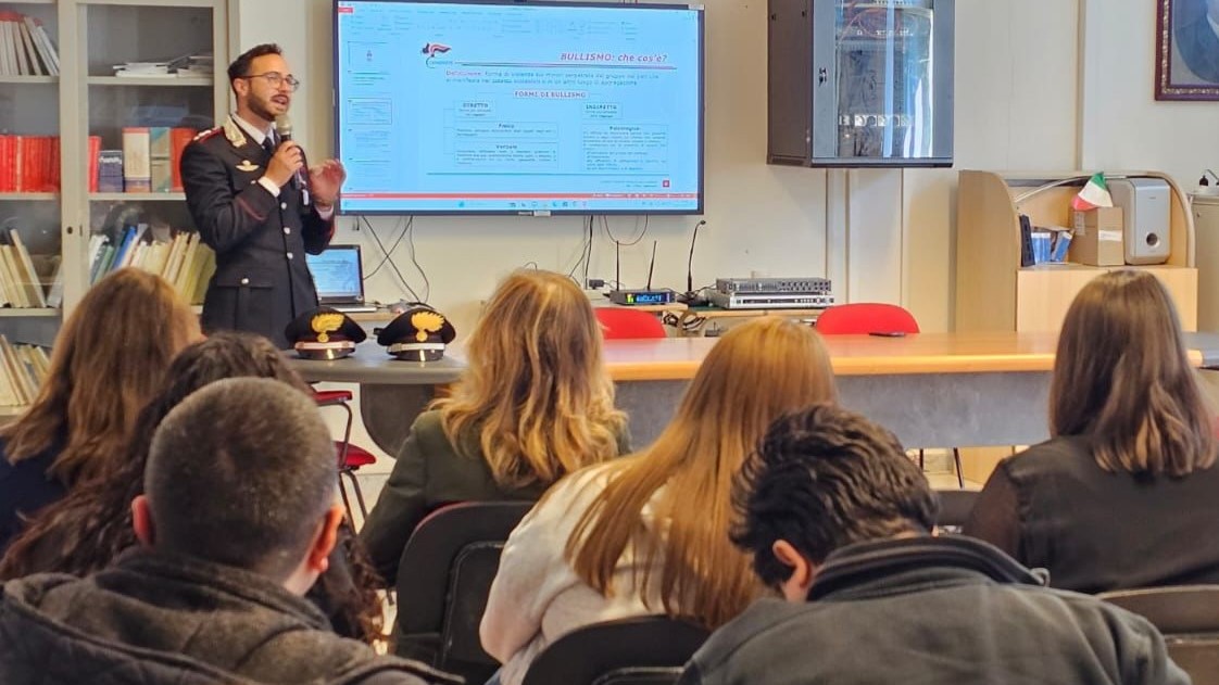 Lacedonia: i Carabinieri incontrano gli studenti dell’Istituto Comprensivo “F. De Sanctis”
