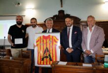 Il Consiglio Provinciale consegna una targa al Benevento 5
