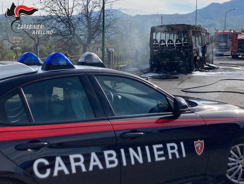 Paternopoli| Pullman Air in fiamme mentre parcheggia al capolinea, nessun ferito ma grande spavento