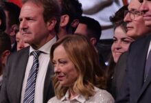 I vini della Scuola Enologica “De Sanctis” premiati al Vinitaly. Alla Meloni una bottiglia del Brandy Avellino