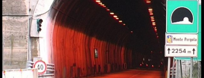 Raccordo Av-Sa, dalle 22 chiusa la galleria Monte Pergola
