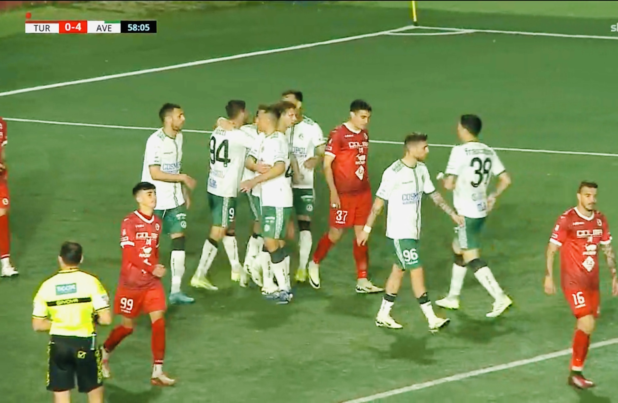 A Torre del Greco l’Avellino vince per 4-0 e va momentaneamente al secondo posto