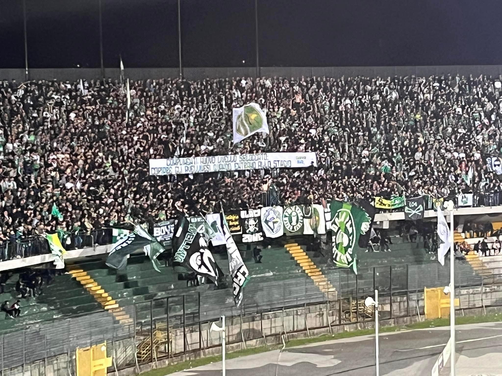 Avellino, la Curva Sud prende le distanze da messaggi antisemiti