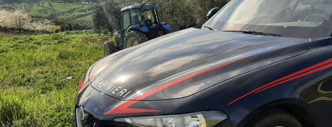 Ariano Irpino| Incidente nei campi, 56enne si ribalta con il trattore: liberato da carabinieri e cittadini