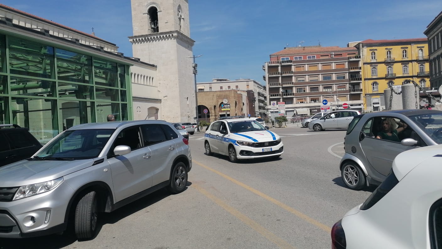 Bimbo investito in piazza Orsini, solo un gran spavento