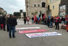 “Adesso Basta!”. Cgil e Uil, un presidio a Piazza Castello