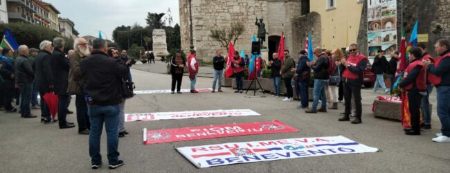 “Adesso Basta!”. Cgil e Uil, un presidio a Piazza Castello