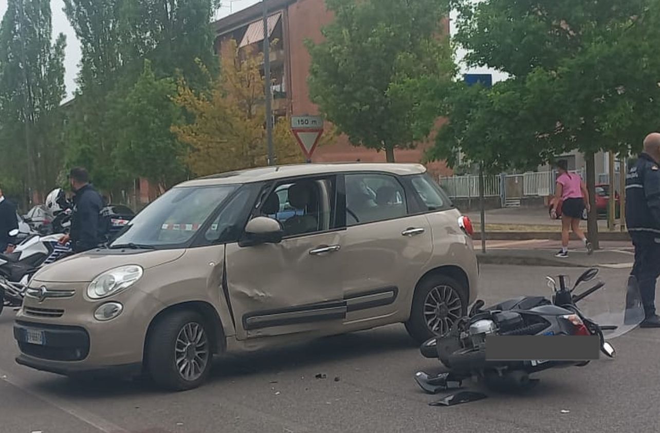 Benevento, scontro auto-scooter: due feriti