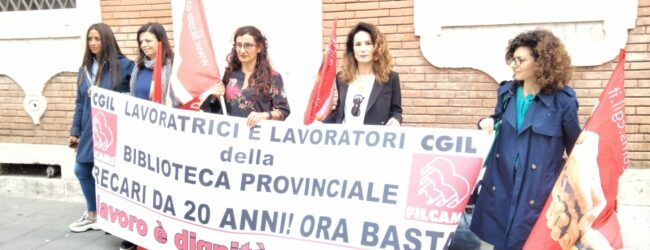 Bibliotecarie provinciali in lotta: “basta precariato!” Presidio Filcams Cgil