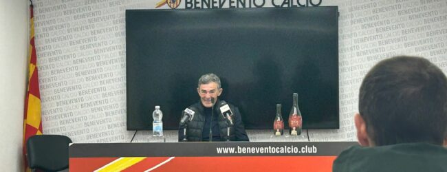 Benevento, Auteri: “Felice per gli attaccanti, non siamo più quelli di qualche mese fa. I tifosi sono con noi”