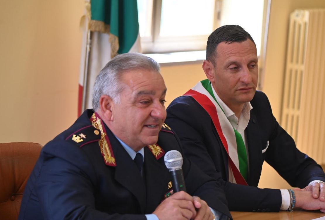 Ponte, il comandante della Polizia Municipale Giuseppe Mottola in pensione con il riconoscimento onorifico di Tenente Colonnello