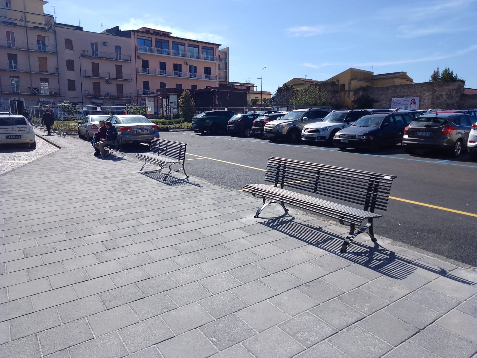 Sfalcio erba e nuove panchine, Rosa: rispettiamo il decoro urbano