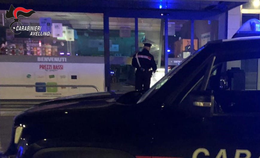 Pietradefusi| Furto nella notte in un supermercato, 5 malviventi in fuga con l’incasso