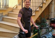 Un ciclista francese fa tappa a Castelvenere per visitare il borgo sannita