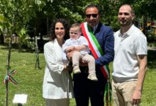 Nasce il piccolo Gerardo, mamma e papà regalano un platano a Telese Terme