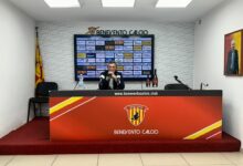 Benevento, Auteri: “Domani sarà un’altra partita, non pensiamo ai due risultati a disposizione. Ingiusta una squalifica così per Pinato”