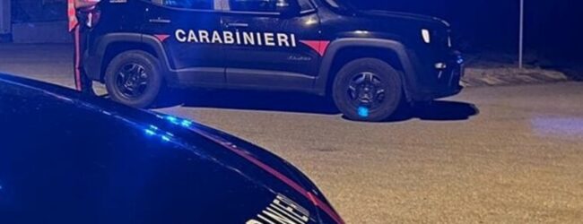Provoca danni a veicoli e aggredisce gli automobilisti: denunciato 30enne di Atripalda