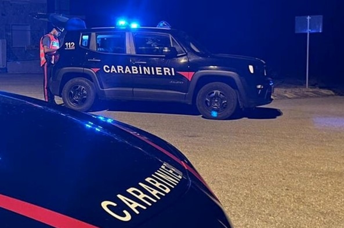Provoca danni a veicoli e aggredisce gli automobilisti: denunciato 30enne di Atripalda