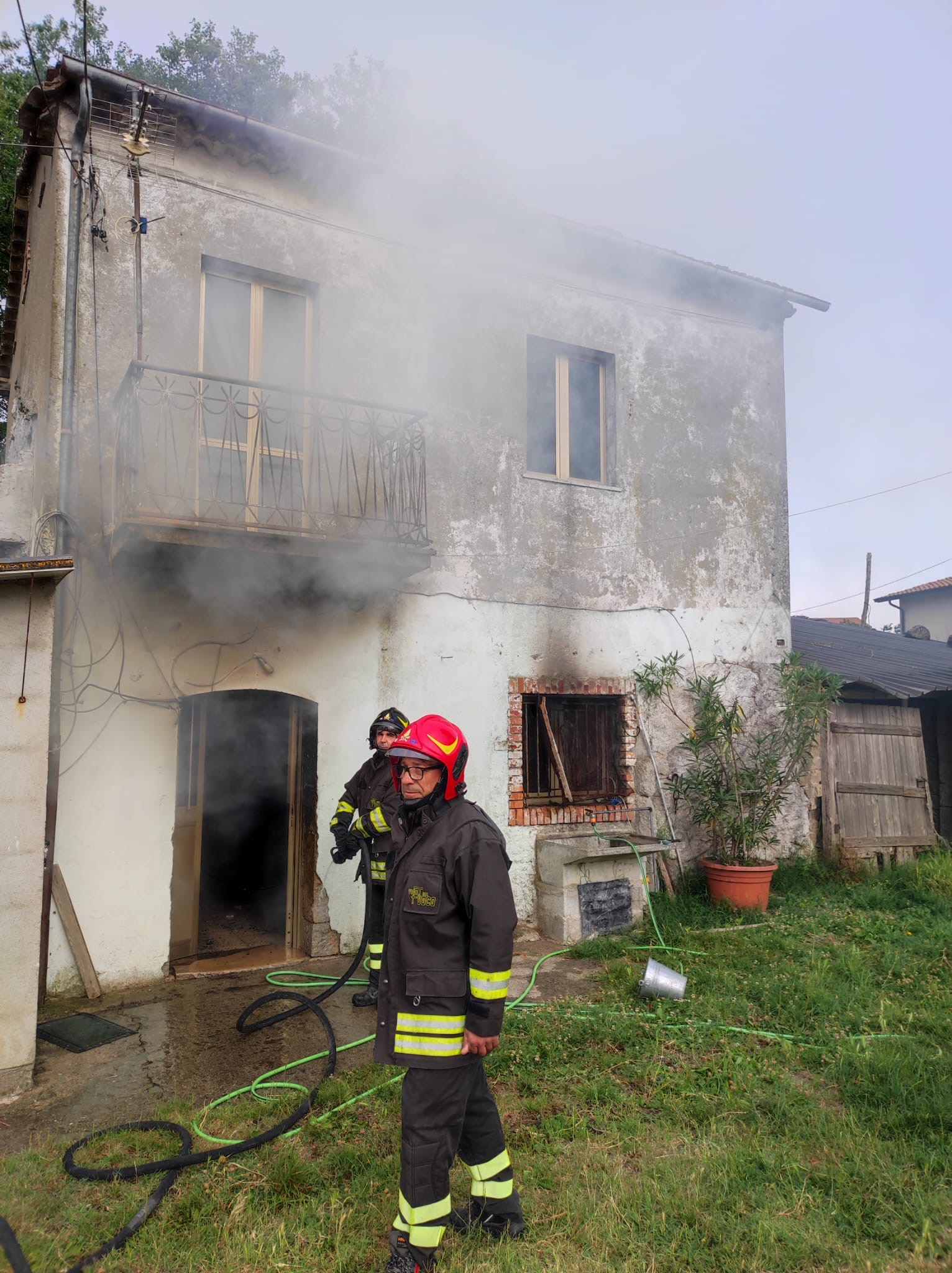 Fiamme in un’abitazione di Castelpagano, anziana salvata dai vigili del fuoco