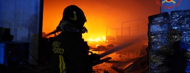 Incendio alla Me.Res: 4 indagati e nuovo sequestro del capannone