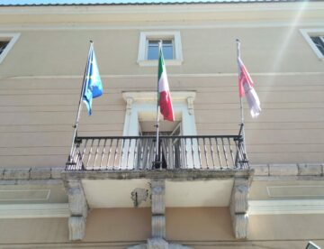 S’ode a destra uno squillo di tromba a sinistra risponde uno… squillo?