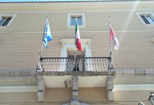 S’ode a destra uno squillo di tromba a sinistra risponde uno… squillo?