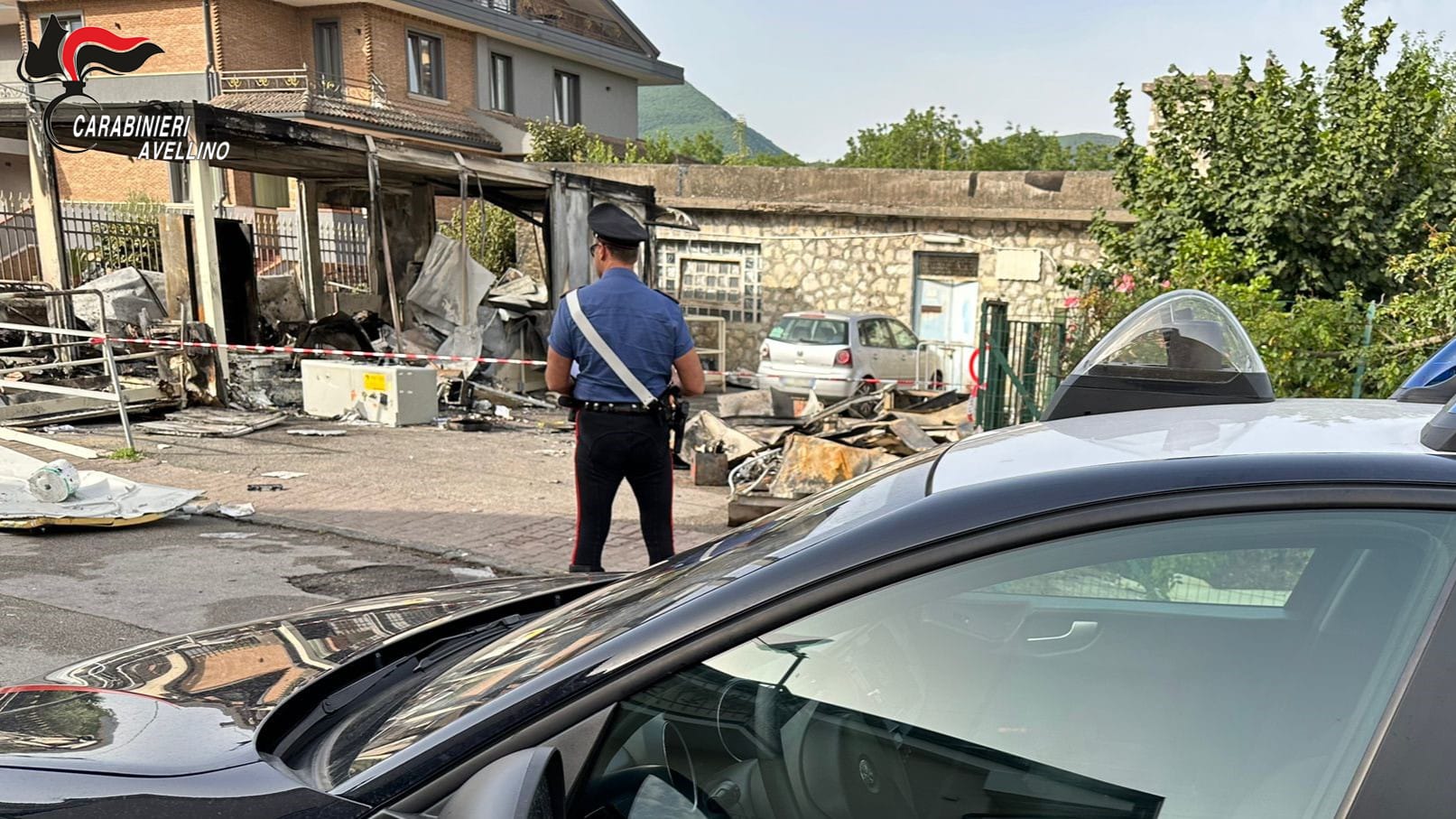 San Michele di Serino| Fanno esplodere il bancomat dell’Ufficio postale e rubano le banconote contenute